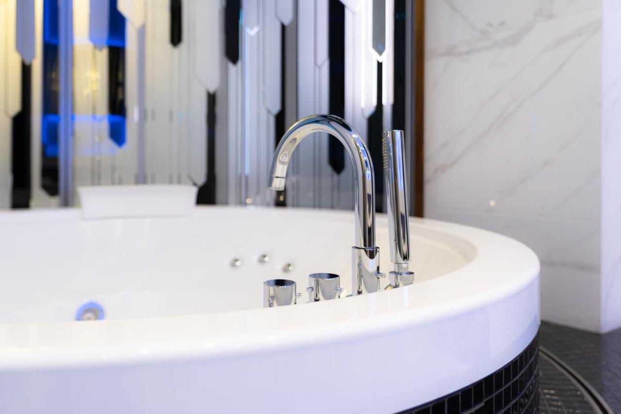 Tsarsky Hotel Киев Екстериор снимка